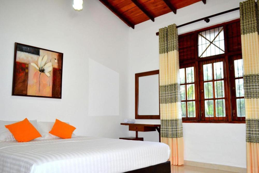 Sobaya Residence Ambalantota Bagian luar foto